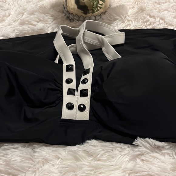 Black & White Swimtop - Picture 2 of 3